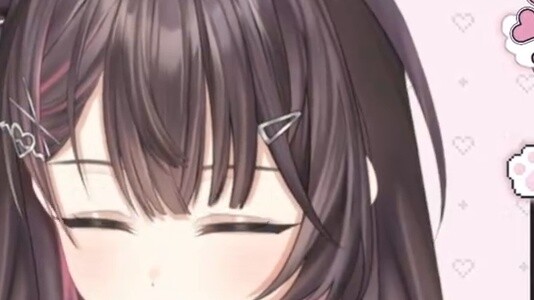 แม่ของเจ้าบ้านคิดว่าหน้าอกของเจ้าบ้านใหญ่เกินไป เธอจึงขอให้เธอ...