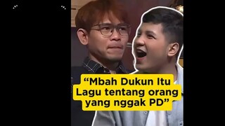 Dalam hati Jirayut be like : “Terserah lu deh bg..” 😆