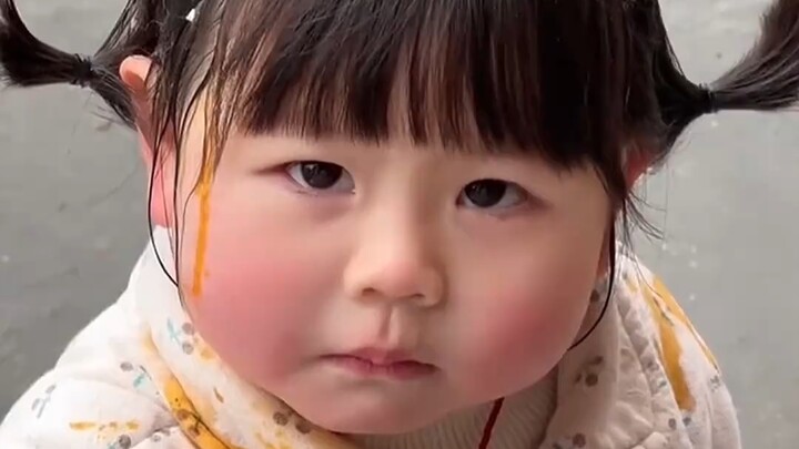 Mom sent the cute kid to buy an egg, but when they came back… oh my god!