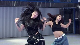Being a jazz dance teacher and dancing to Kpop? It’s impossible without effort!