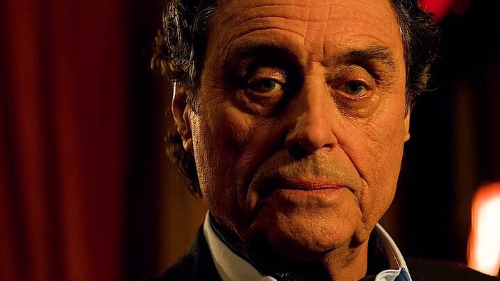 Langit-langit yang mematikan menolak semua embel-embel. Siapa yang mendukung dan siapa yang menentan