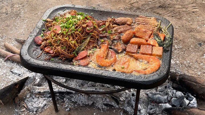 Today I'm having teppanyaki fried noodles.