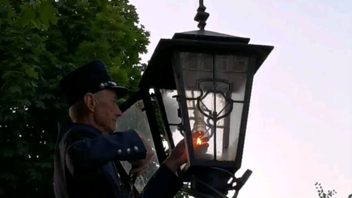 Lamplighter of Brest