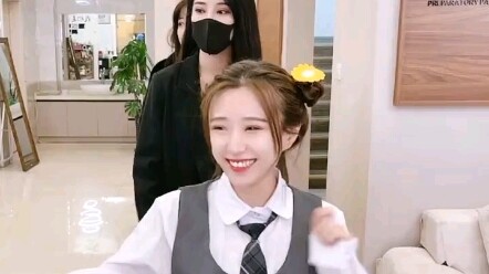 Crazy Office: บทกลอนตัวละครอนิเมะ! เหมือนได้กลับไปสู่วัยเด็กเต็มเปี่ยมไปด้วยความทรงจำ มาดูการโตของแค