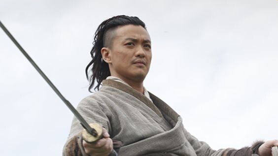 أسلوب السيف لدى المتسول الذي يدفع مزيدًا من المال حقًا سلس ورائع!