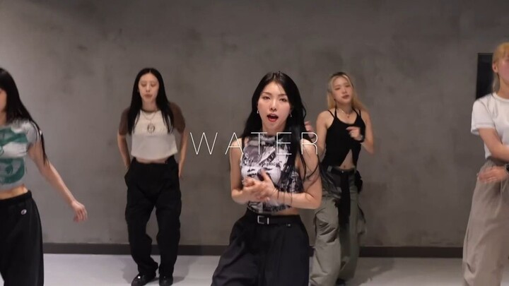 Monroe membuat koreografi untuk Tyla - Water