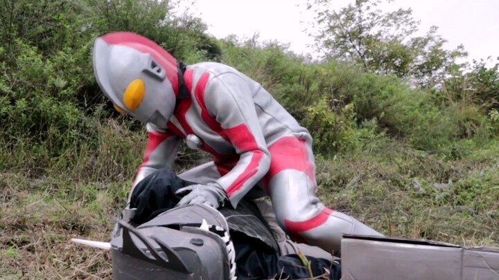 Mengenakan setelan kulit Ultraman generasi pertama buatan sendiri, syuting drama tokusatsu low profi