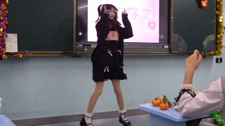 [Campus Life] Waaah! Why didn’t I have a sweet girl like this by my side when I was in school? All I