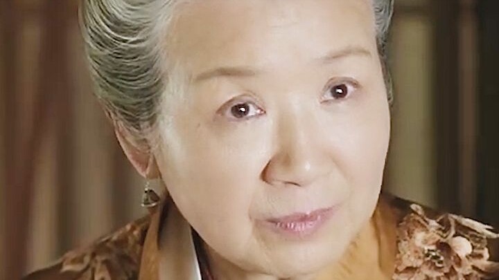 As the legitimate daughter of a military aristocratic family, Grandma truly lives up to her reputati
