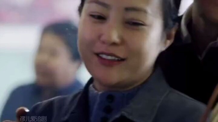 The Qin widow’s family can’t even afford a meal—everyone’s just looking to take advantage of her.