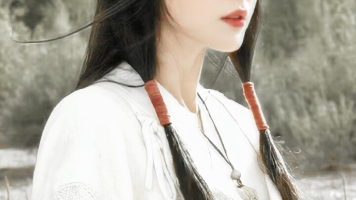Stunning beauty! It turns out the heroine in novels, whose plain linen robes couldn’t hide her peerl