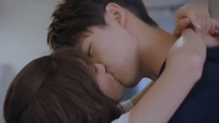 各种霸道式的接吻,女主也hold不住了