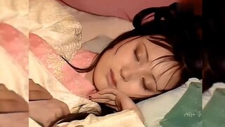 笑死！戴着满头珠翠睡觉你不硌得慌吗？怎么还睡得着