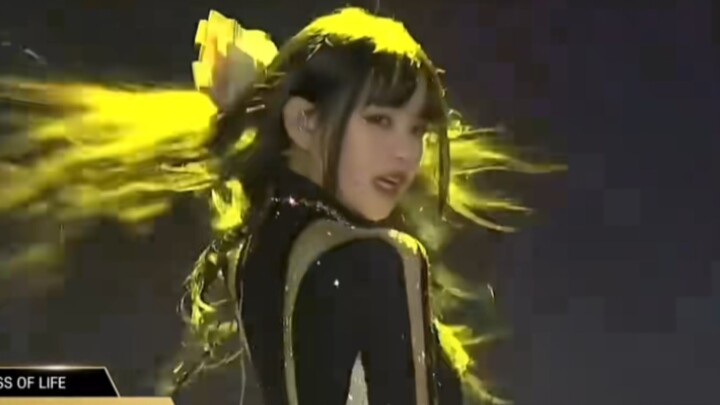 The award ceremony is just a big explosion-proof scene. There is no need to prove that KISS OF LIFE 