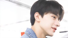 หลินยี่หยิบกระเป๋าเดินทางของเขาดูเท่มาก