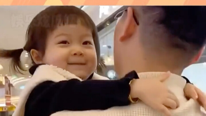 Putri kecil adalah kekasih kecil ayah