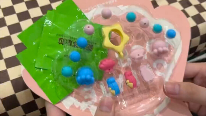 So jealous! My bestie handmade these star-shaped mosquito-repellent bracelets—they’re so cute and I 