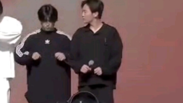 【SVT/Luyện tập vũ đạo với cường độ cao】“Thiên Thiên diễn vai tôi đi học ca sáng sớm”