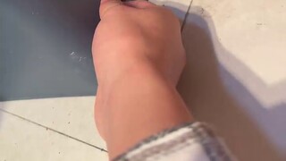 Nhện và gián, bạn phải chọn một (◐‿◑)﻿, hoặc bạn có thể nhảy breakdance khi nhìn thấy một con nhện~