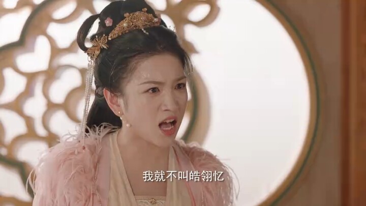 ضحكت لدرجة أنني كدت أتقيأ!!! تعليق ساخن من المعجبين: العنب الأخضر والياسمين والخوخ والأولونغ يتشاجرو