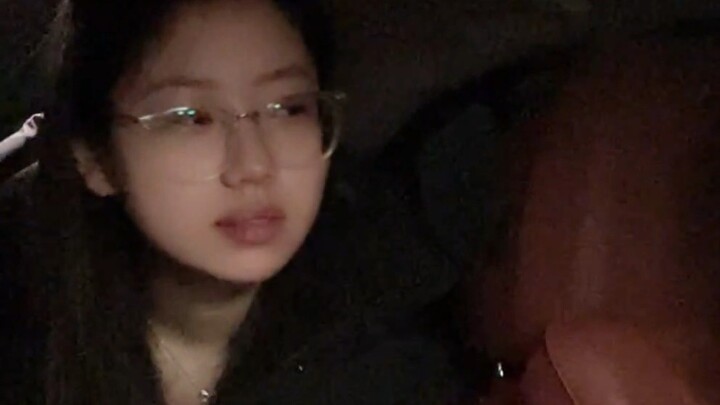 เวลาเราจูบกันต่อหน้าพี่สาวก็รู้ว่าเธอไม่มีทางสู้