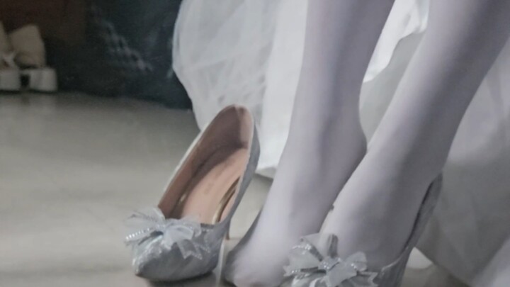 Men's wedding suit with white pantyhose and high-heeled wedding shoes