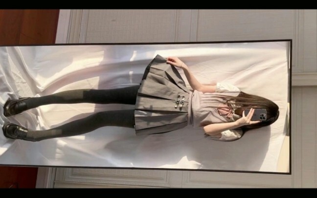 Warna hitam adalah warna yang tak pernah ketinggalan zaman!