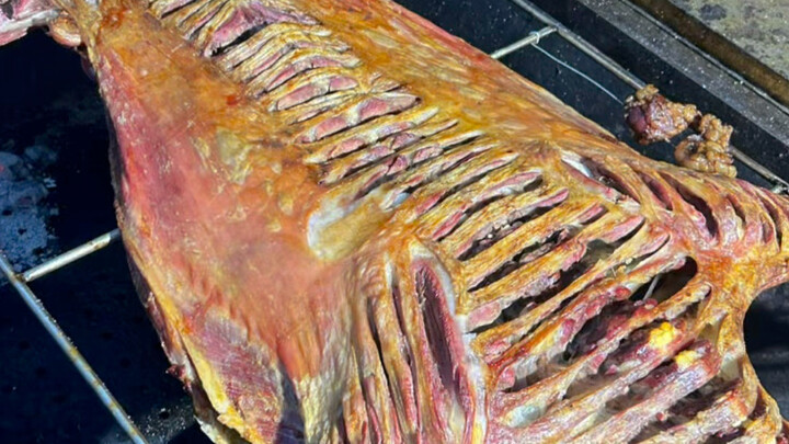 Guess how much I can earn by roasting a whole lamb? Today, I’m back in Xishan District, Wuxi, roasti