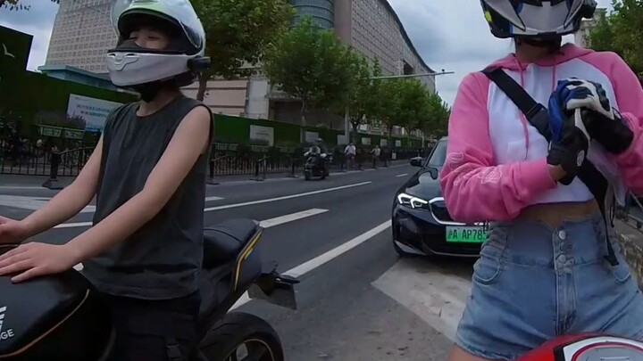 كانت تلك السيف تبعد عن حلقي 0.01 سنتيمتر فقط في تلك اللحظة...