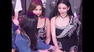 The way Karina keep side eyeing Heeseung ☺️😚