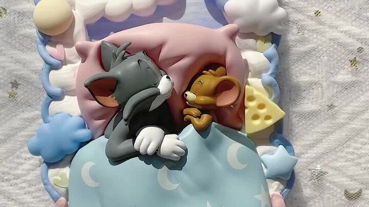 Vỏ điện thoại Tom và Jerry Hidden Friends Dreamland Kem keo