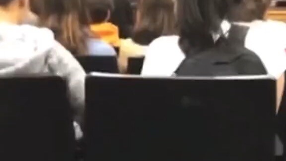 Khi bạn đang ngại nhưng có đồng đội suppot nhiệt tình :)))