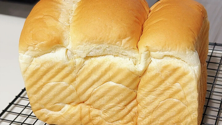 แป้ง 25 กิโลกรัม ฉันจะทำยังไงดี? เริ่มจากทำขนมปังโทสต์นมหอมนุ่มจนไม่มีที่ติเลยดีกว่า!