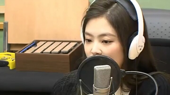 ดีๆๆ ฉันถือว่าคุณเป็นเพื่อน แต่คุณกลับมองฉันเป็นแค่เพื่อนร่วมงานใช่ไหม BLACKPINK จีเดิล