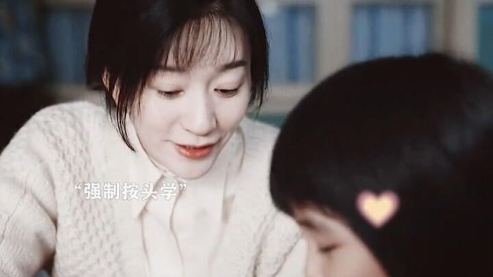 Cười muốn chết! Bà mẹ tinh tế, thanh lịch và cô con gái “thô ráp” của mình