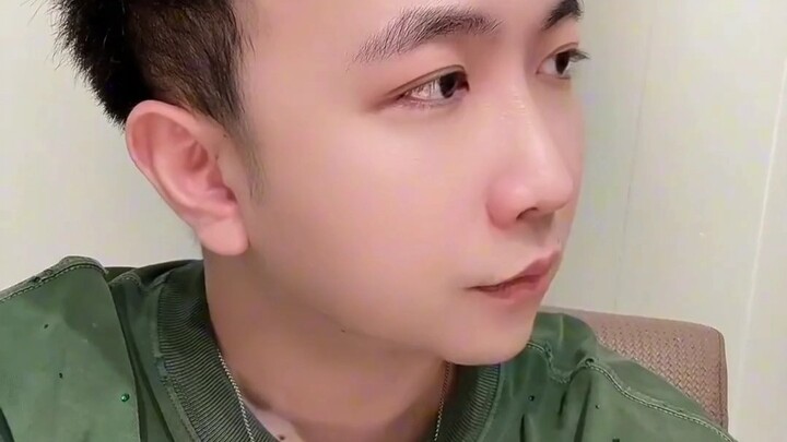 这么大的人了，还不懂饭桌上的规矩？#解气瞬间