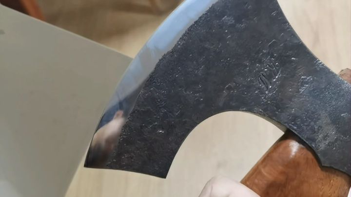 Con dao mổ này còn không sắc bằng cái rìu của tôi…