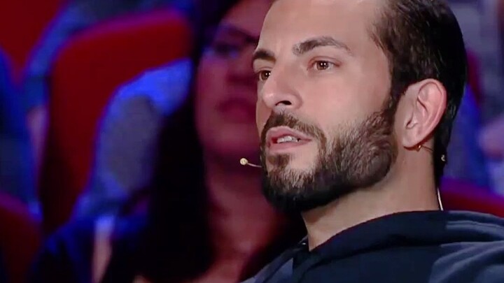 世界上最惊人的反转，美女倒转画板后，评委直言自己是蠢货！