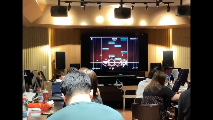 Ý bạn là bạn đã nộp một bản nhạc game rhythm cho kỳ thi tốt nghiệp à?