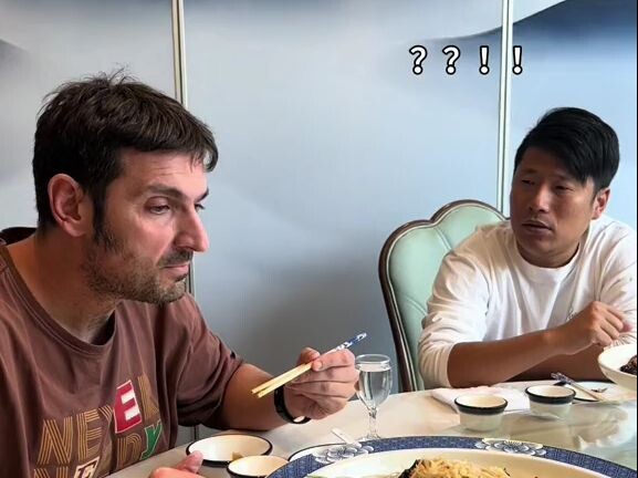 Cùng Adam học cách ăn cá