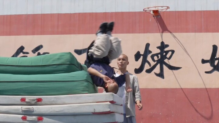 Sư phụ: Con làm gì vậy?