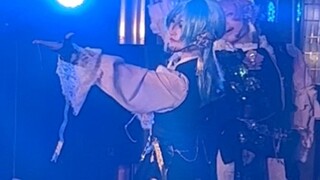 第一个在舞台上扔发排的puka（？）