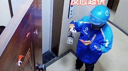 Anh chàng giao hàng phản ứng siêu nhanh 007 (phiên bản trà sữa "hài hước")