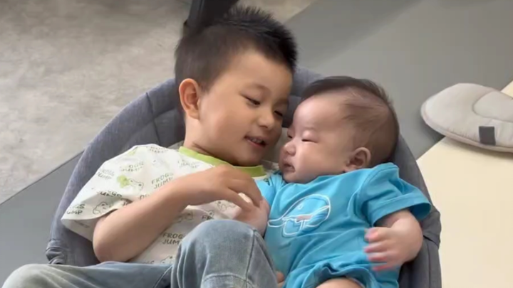 นัตสึโกะ เท็ตสึโกะ “พี่รักน้องเคารพ” ตอนเล็กๆ