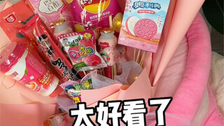 I casually made a bouquet of snacks for my bestie—after all, if others can have 520 gifts, she defin