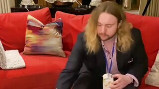 The stressed-out detective in the movie goes home after get off work