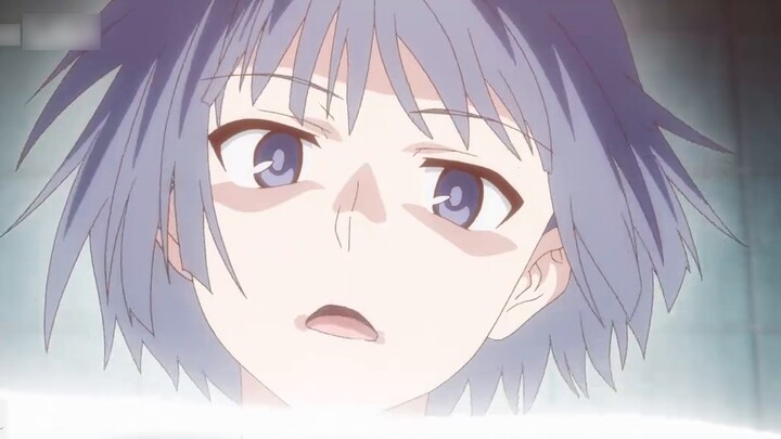 Khi cô gái đang tắm, một khẩu súng bất ngờ xuất hiện giữa hai chân cô.