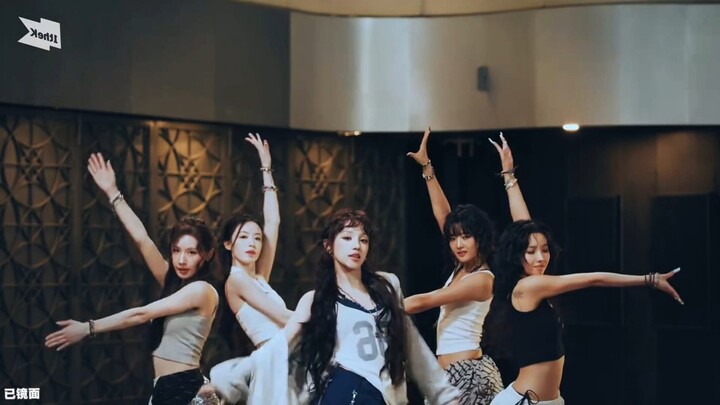 ท่าเต้นเด็ดสำหรับวงไอ-ดอล – Gimme Dat Love เต้นแบบกระจก