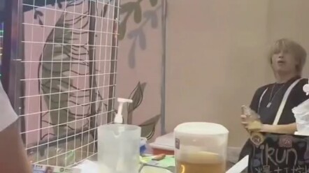 wdf.. * dulu teh susu KunKun!