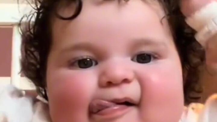 Những kỹ năng đến từ một bé gái sáu tháng tuổi…